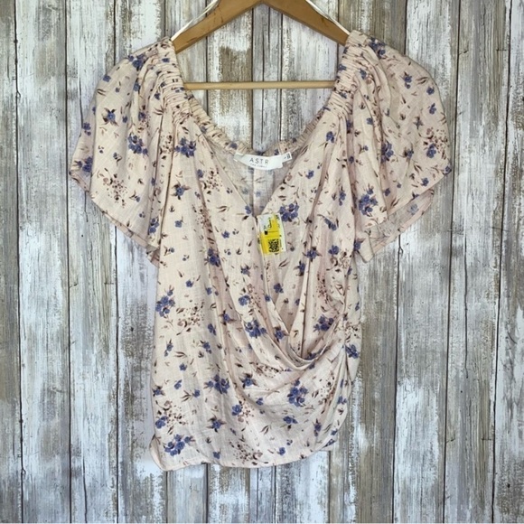 Astr Tops - New With Tag ASTR Periwinkle Floral Blouse